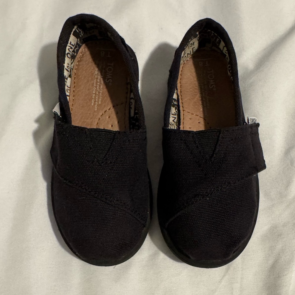 Toms Black Kids Moccasins size 8T